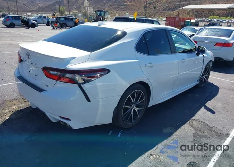2022 Toyota Camry Se z USA, uszkodzony, nr VIN 4T1G11AK2NU056597